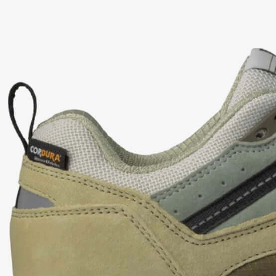 Karhu I Fusion 2.0 Pale olive green/Jet Black sneaker detail met Cordura materiaal.