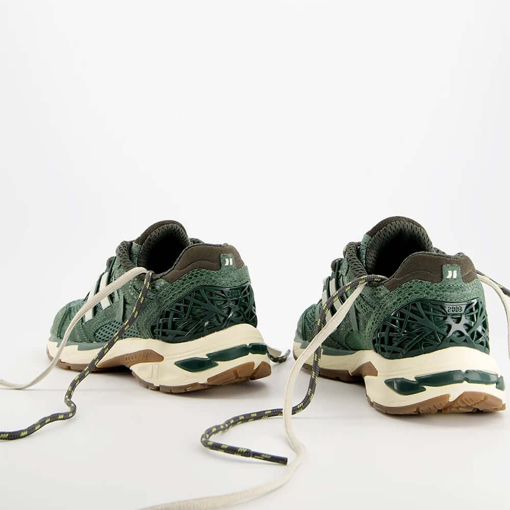Coolway I 2003 WGR sneakers with a retro sportswear look and modern design, perfect for casual outfits.
