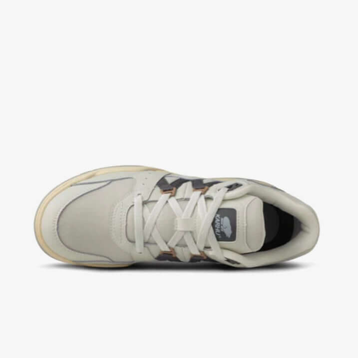 Karhu I Fusion XT in icicle en dark gull gray met retro design en comfortabele pasvorm.