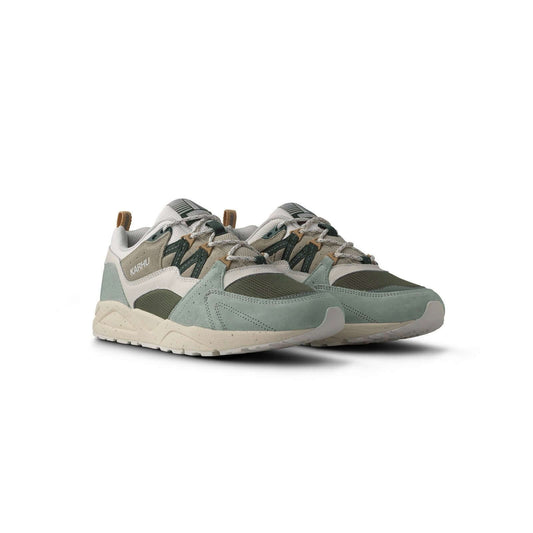 Karhu I Fusion 2.0 Sea foam/Pineneedle iconic sneaker with retro design and modern comfort.