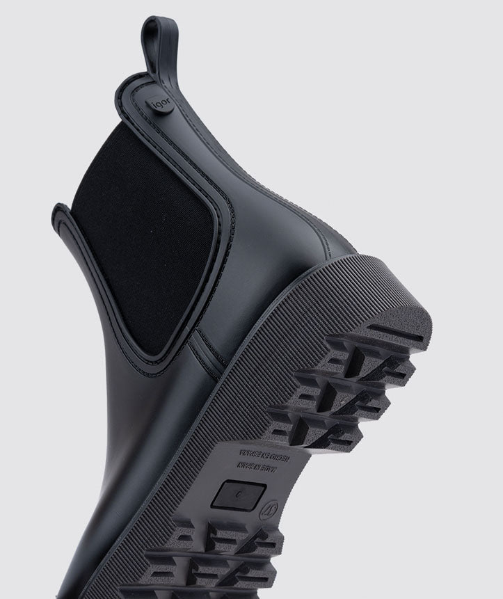 Igor I Chloe MC Black