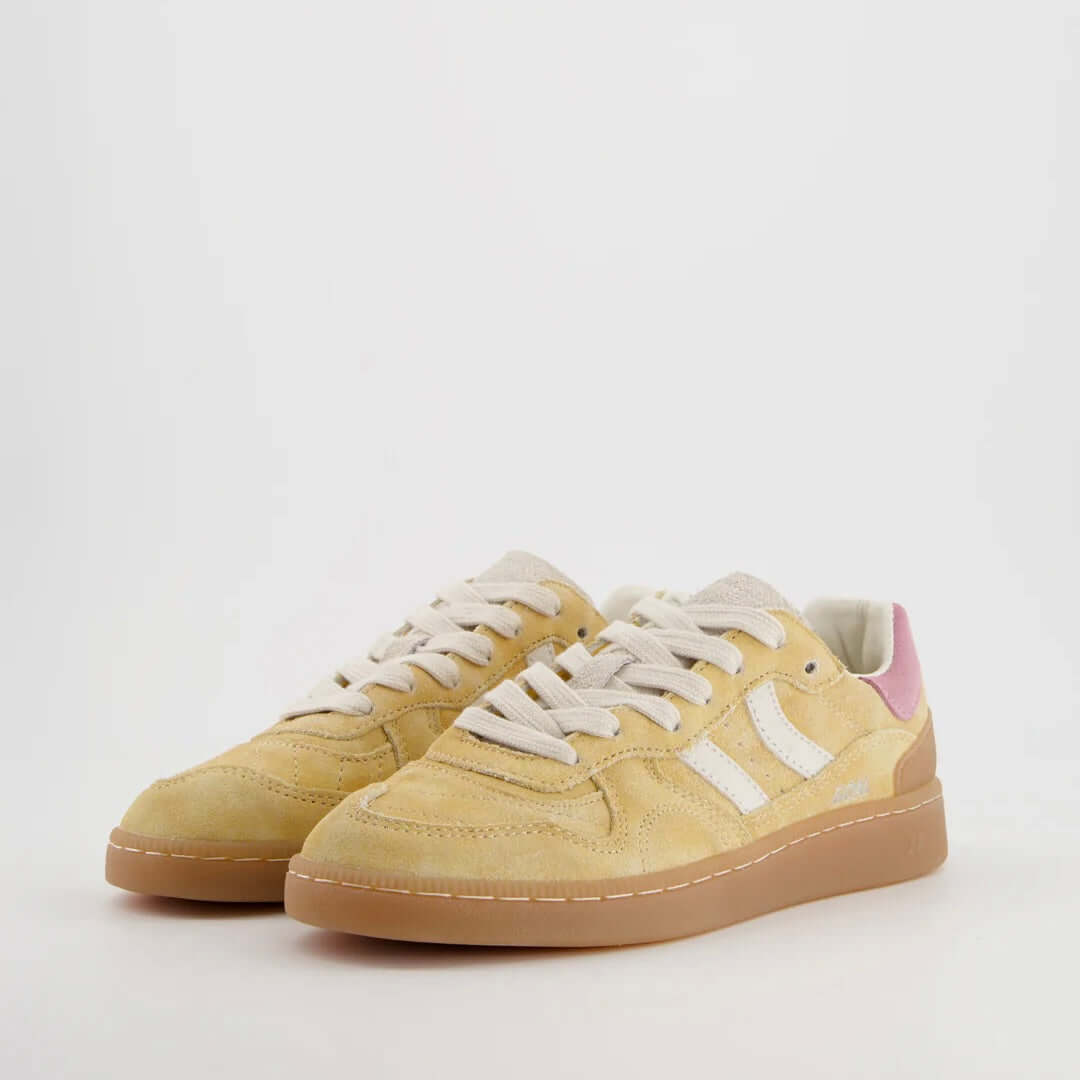 Coolway I Goal YLW Lume Spark trendy suède sneakers met retro-stijl en comfortabele rubberen zool.