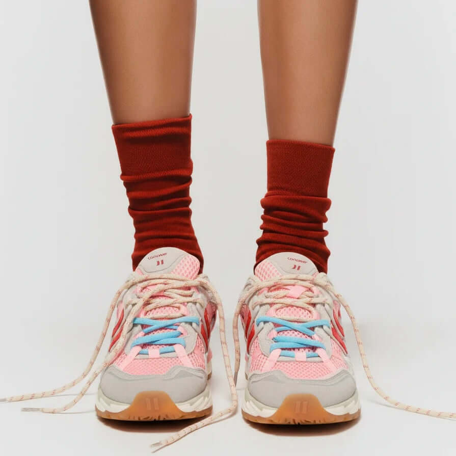 Coolway sneakers in pink volt met sportieve sokken, perfect voor dagelijks gebruik en stijlvol comfort.