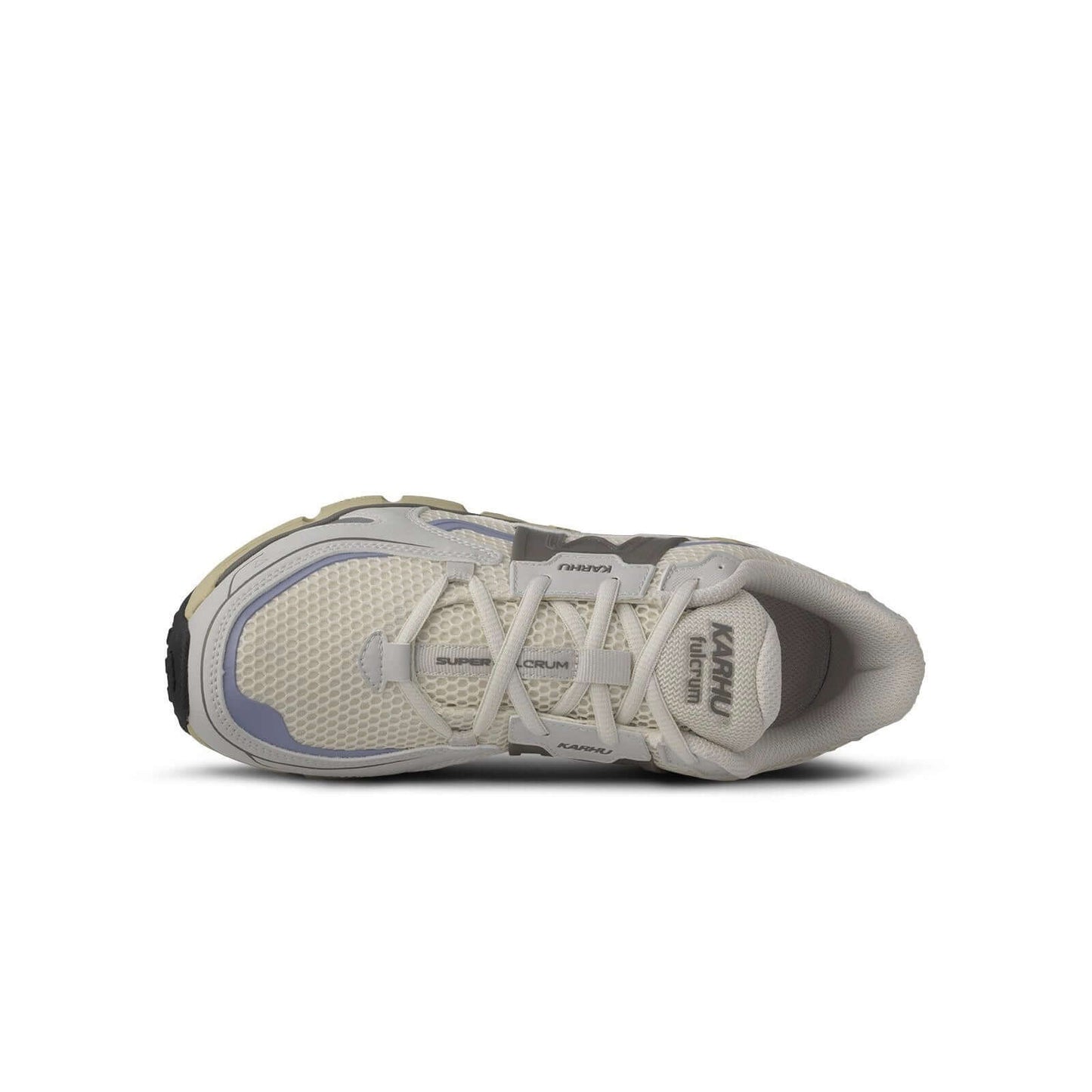 Karhu I Super Fulcrum Foggy dew/Hematite bovenaanzicht van de sneaker met ademend mesh bovenwerk.