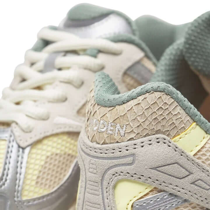 Woden I Freja S Wax multi sneakers met beige en groene details, comfortabele sportieve uitstraling.