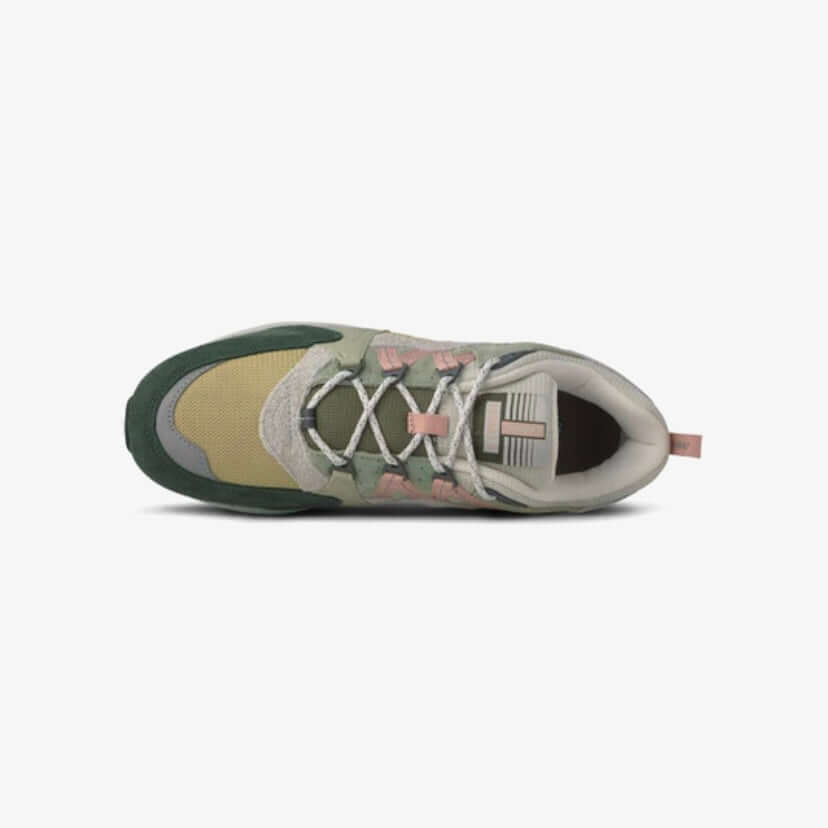 Karhu I Fusion 2.0 Darkest spruce/Cameo rose sneakers top view with green and beige design.