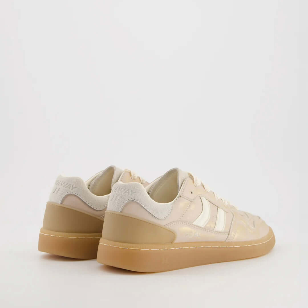 Coolway I Goal SAL Glowstrike sneakers met retro-uitstraling en moderne materialen in beige.
