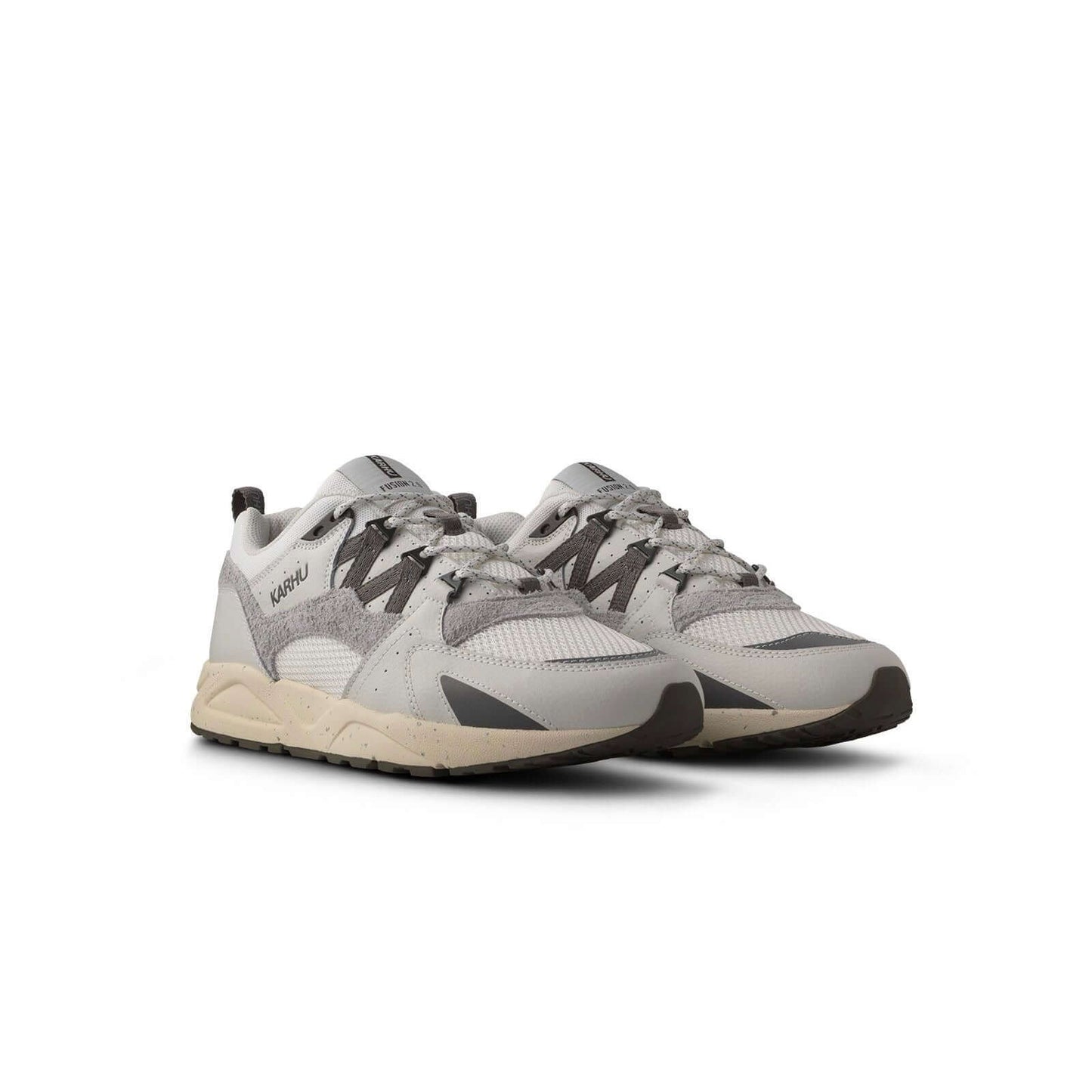 Karhu I Fusion 2.0 Blanc de blanc/Hematite sneaker in grey with retro design and modern comfort.