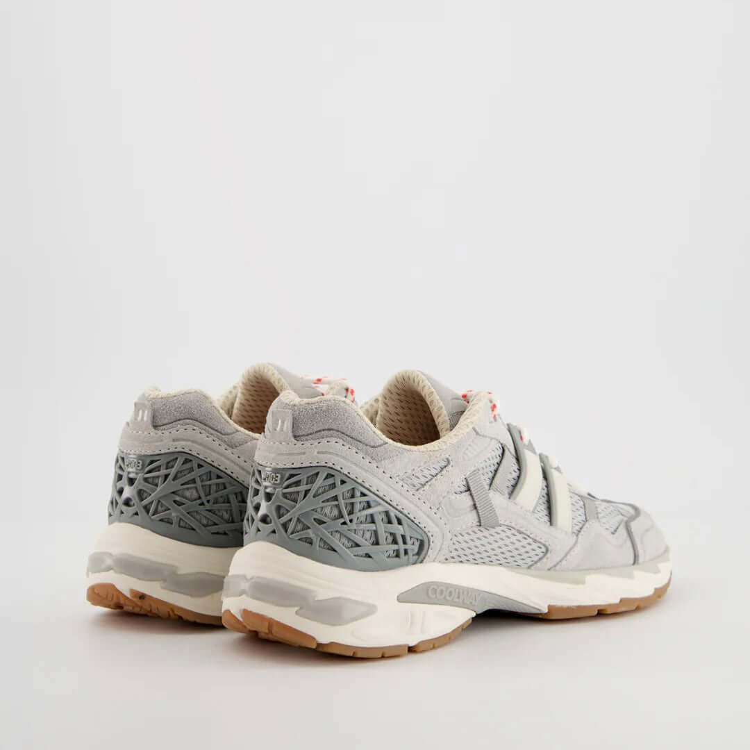 Coolway I 2003 GRY Ash Graphite sportieve sneakers met ademend ontwerp in retro stijl.