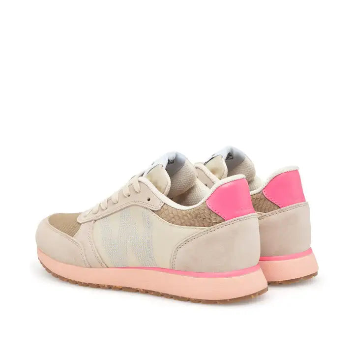 Woden I Ronja Ivory/Blush sneakers met een sportieve low-top look en kleur- en materiaalmix van leer en textiel.