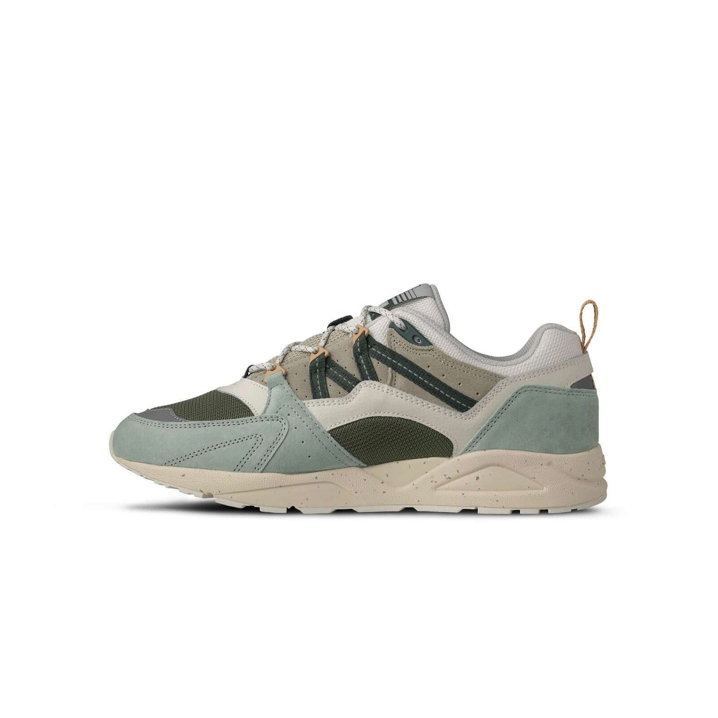 Karhu I Fusion 2.0 Sea foam/Pineneedle sneaker with retro design and modern comfort.