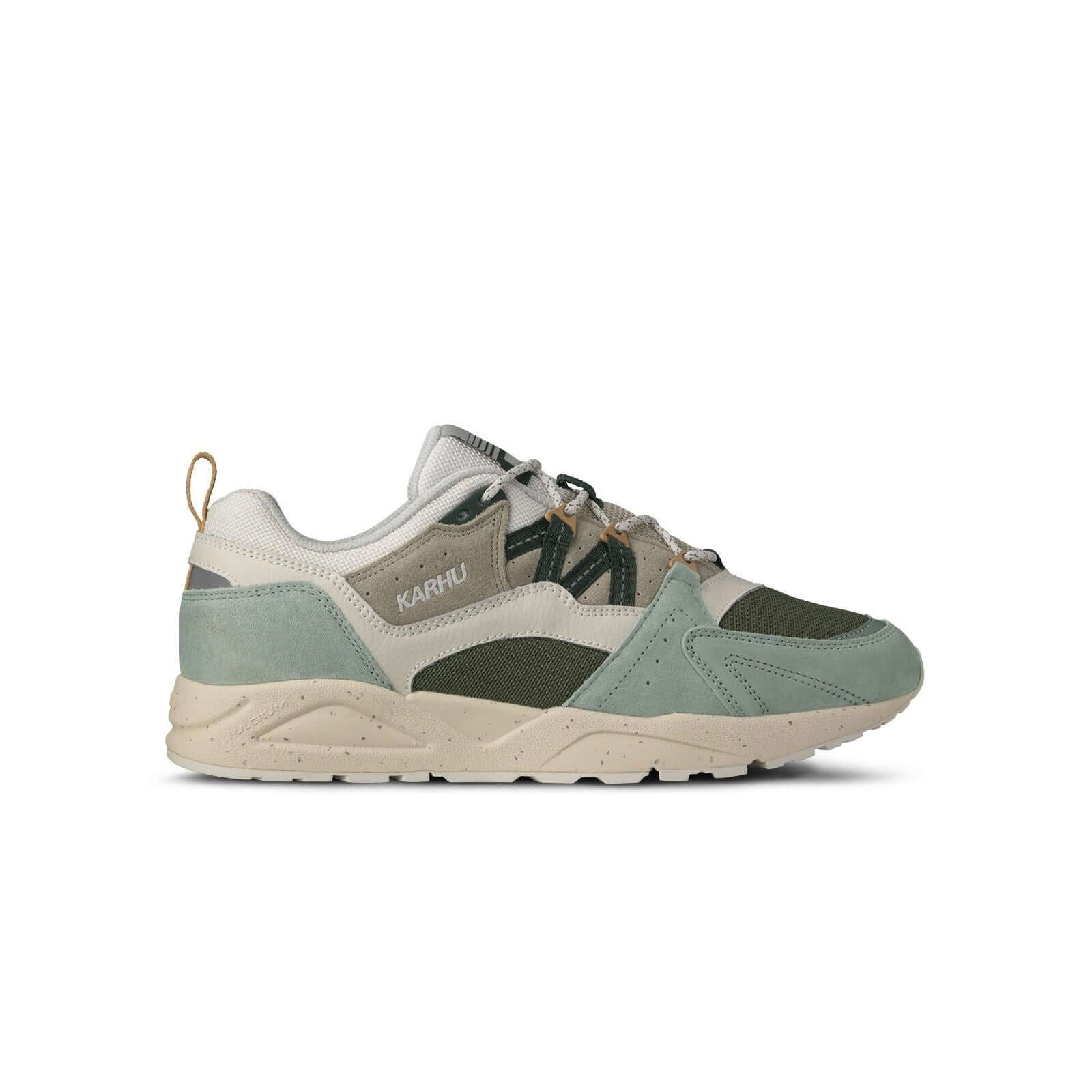 Karhu I Fusion 2.0 Sea foam/Pineneedle sneaker in retro design with modern comfort.