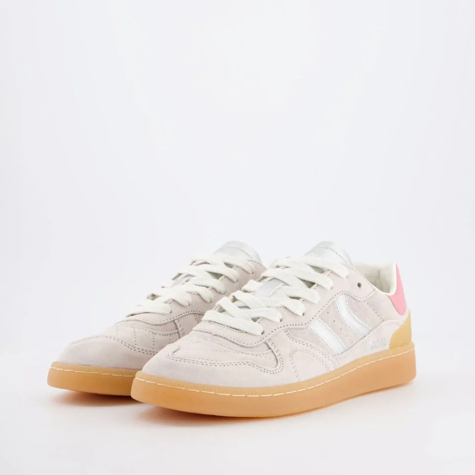 Coolway I Goal ICE Silver sneakers met retro-moderne uitstraling en suède bovenwerk.