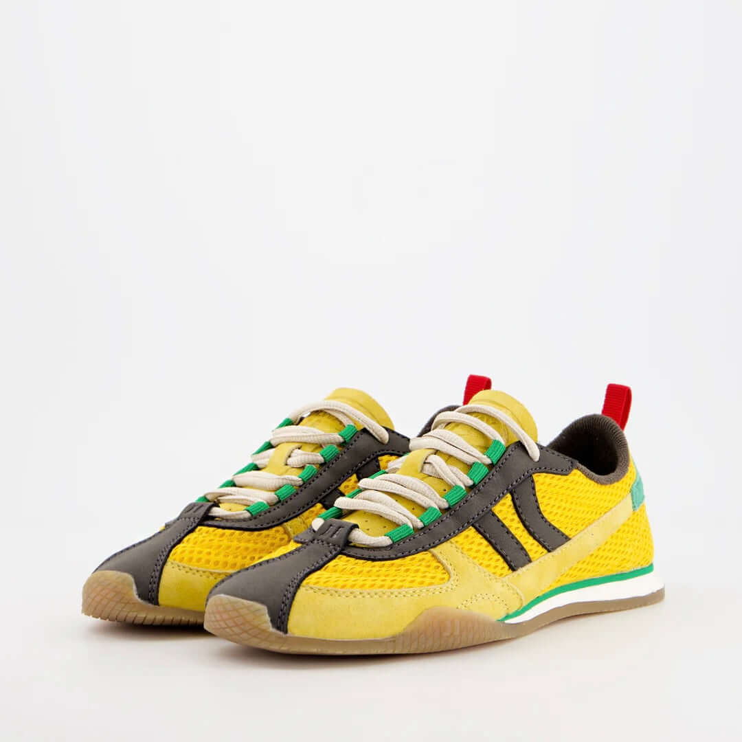 Coolway Nilo MOS Summit sync retro low sneaker in geel en zwart, casual en sportieve stijl.