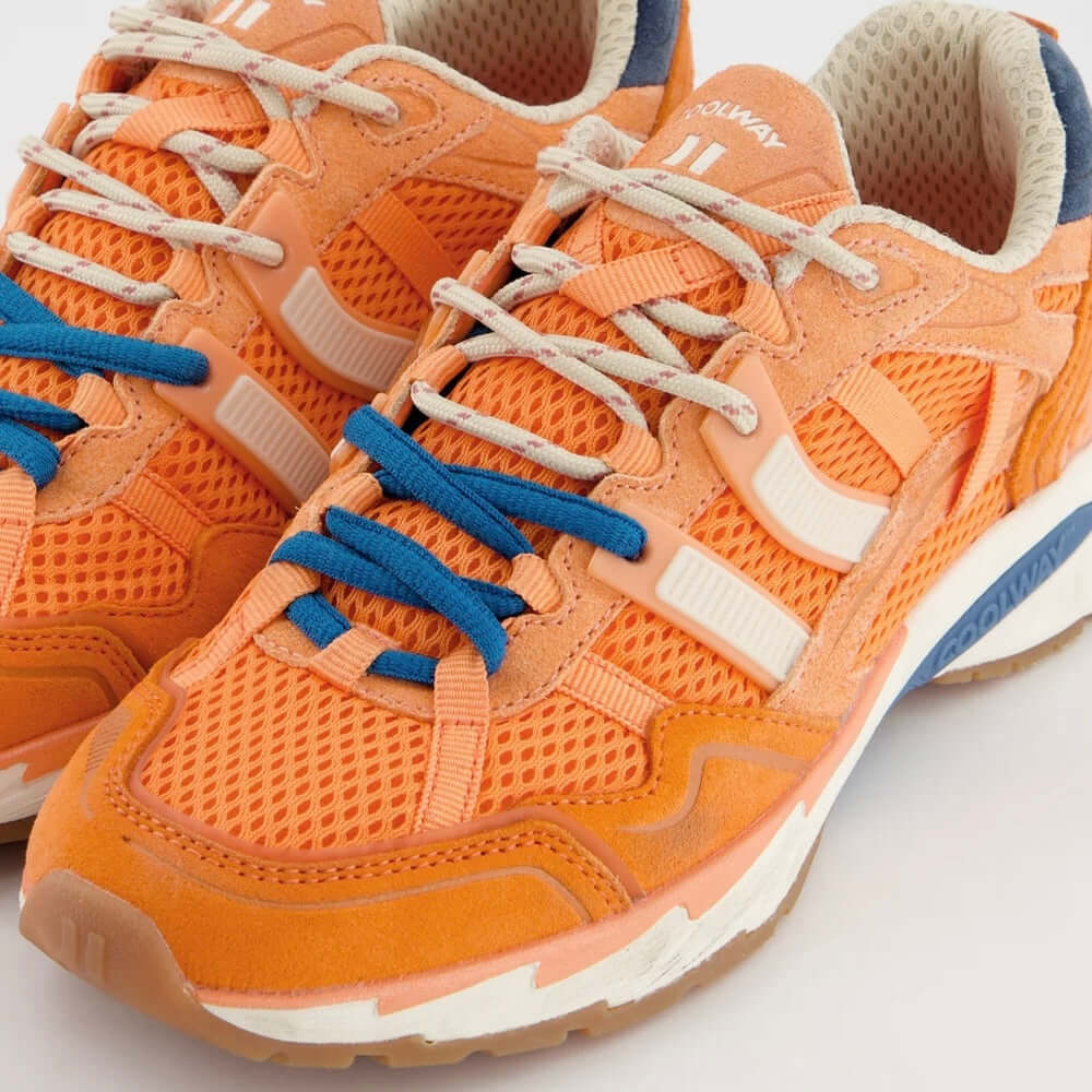 Coolway I 2003 ORG sneakers in orange with sporty design and comfortable fit, perfect for casual outfits.