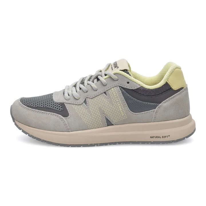 Woden I Rigmor open mesh sneaker in Sea fog grey met ademend mesh en stijlvol ontwerp.