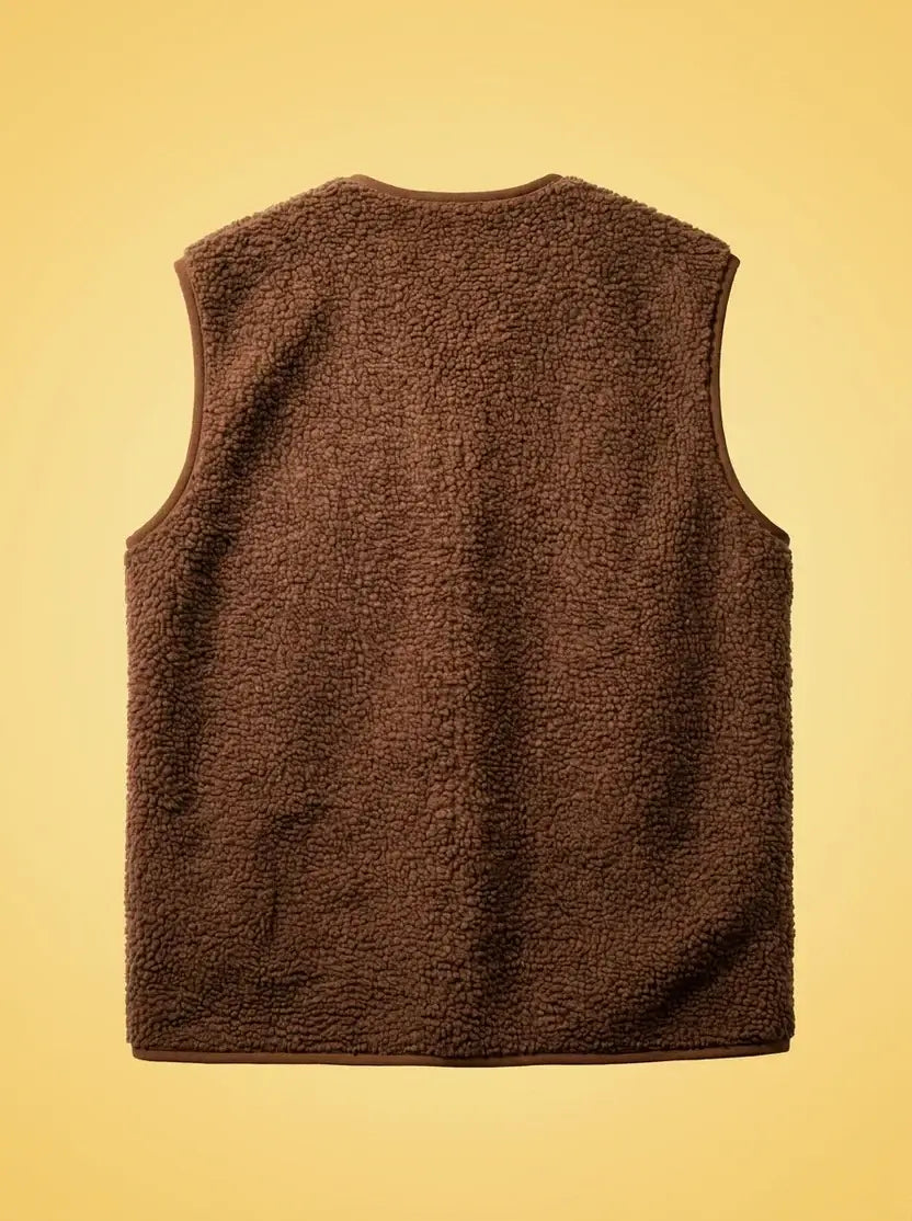 Achteraanzicht van de bruine Bodywarmer van Wiggy's Supply, gemaakt voor comfort en stijl.