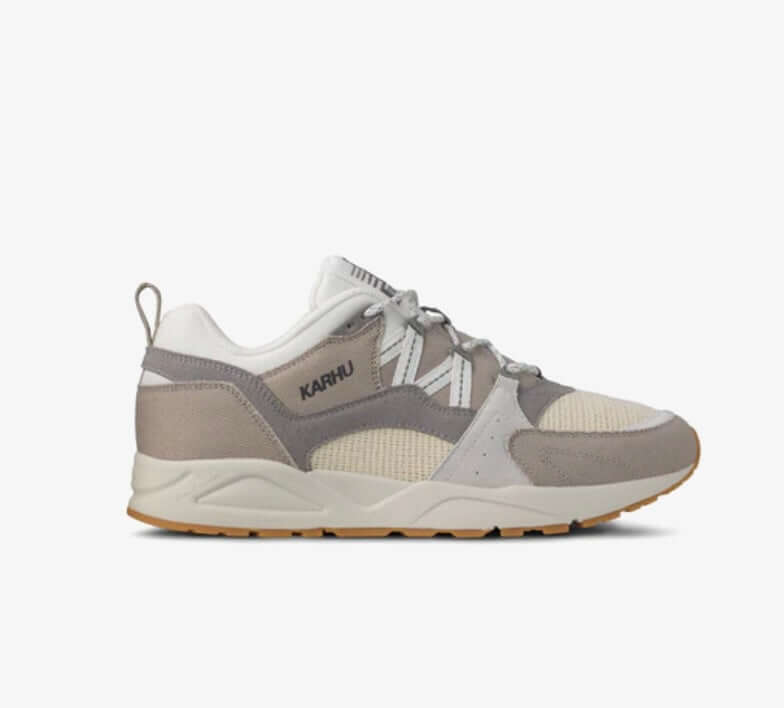 Karhu I Fusion 2.0 Atmosphere/Blanc de Blanc sneaker in grey and white colorway with premium materials.