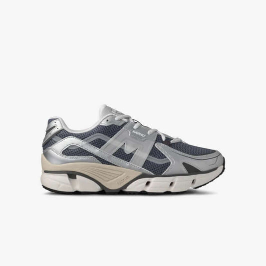 Karhu I Super Fulcrum Silver en Vintage indigo, moderne lifestyle-sneaker met retro-design en hedendaagse technologie.