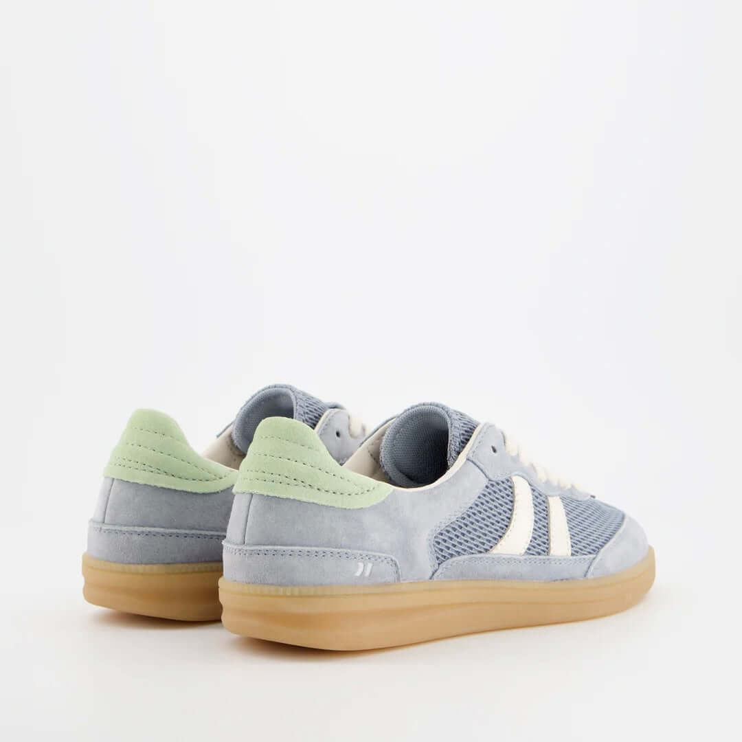Coolway Baresi lage sneaker in aqua blauw met retro-sportieve uitstraling.
