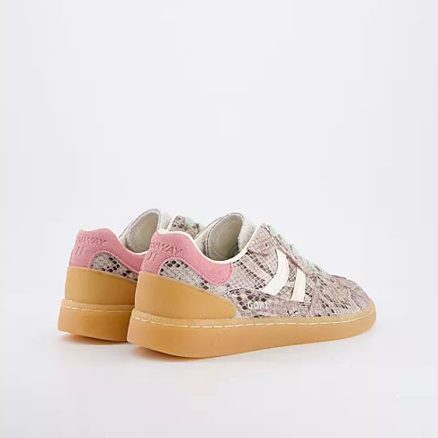 Achteraanzicht van Coolway I Goal BOB snake sneakers met een retro-moderne uitstraling in suède.