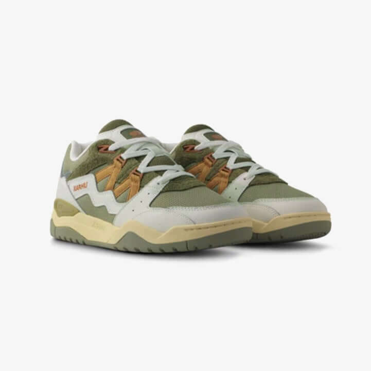 Karhu I Fusion XT Icicle / Oak buff unisex sneaker met retro 90s-look en moderne comfort-technologieën