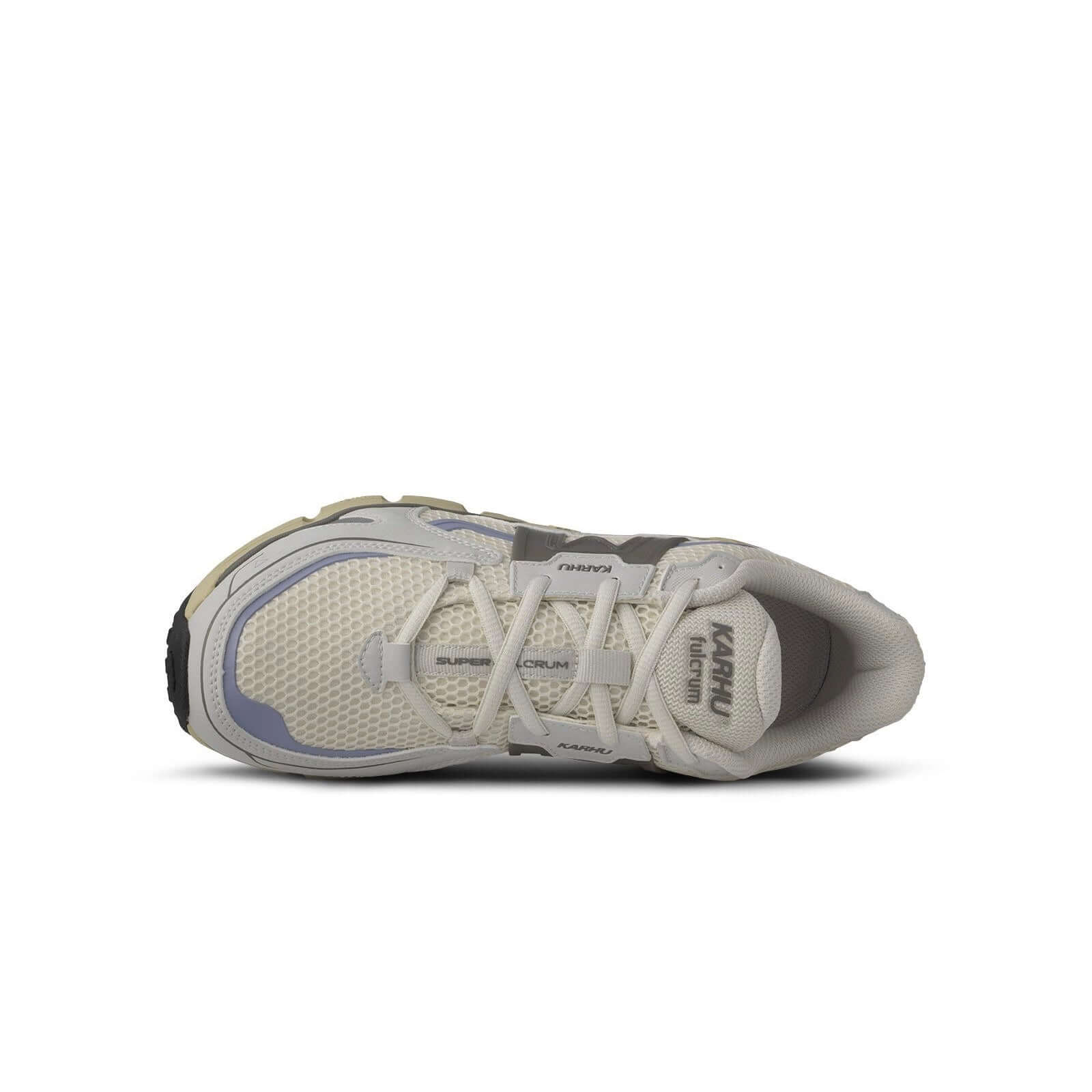 Karhu I Super Fulcrum Foggy dew/Hematite bovenaanzicht van de sneaker met ademend mesh bovenwerk.