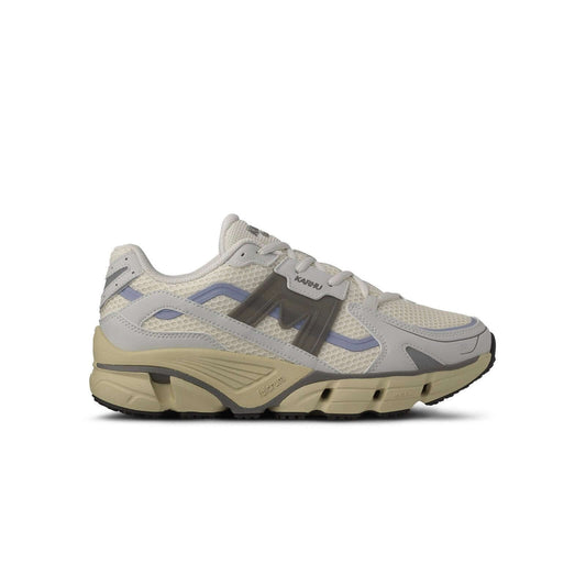 Karhu I Super Fulcrum Foggy dew/Hematite sneaker met retro hardloopstijl en moderne technologie.