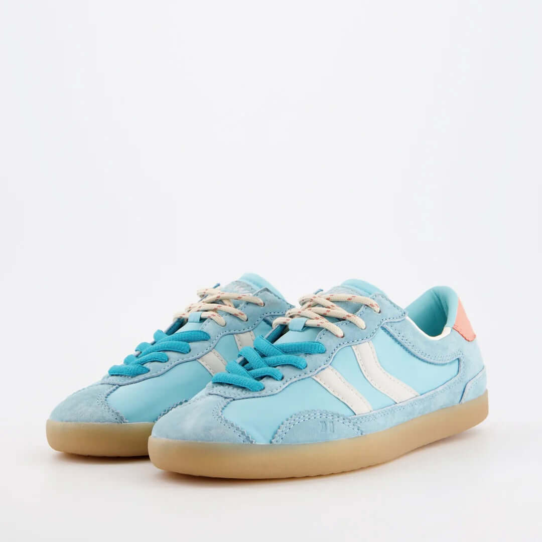Coolway I Kizuna BBL Ice Blue lage sneakers met retro-sportief silhouet en contrasterende kleuren.