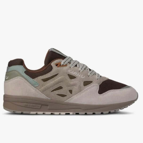 Karhu I Legacy 96 sneaker in beige en bruin met suède en mesh, retro-geïnspireerde lifestyle-schoen.