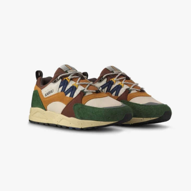 Karhu I Fusion 2.0 sneakers in Douglas fir en Navy peony met retro design en moderne updates.