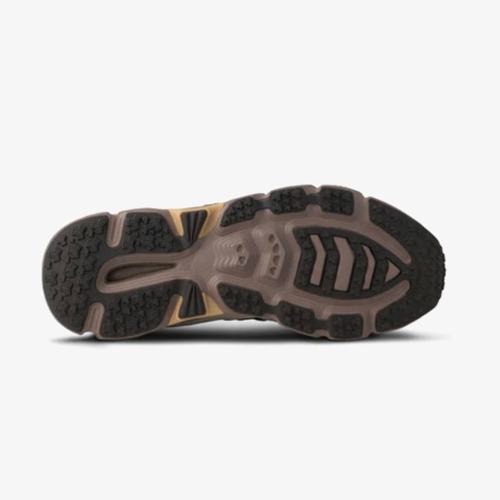 Karhu I Super Fulcrum sneaker outsole featuring unique tread pattern and Fulcrum technology, designed for optimal performance.