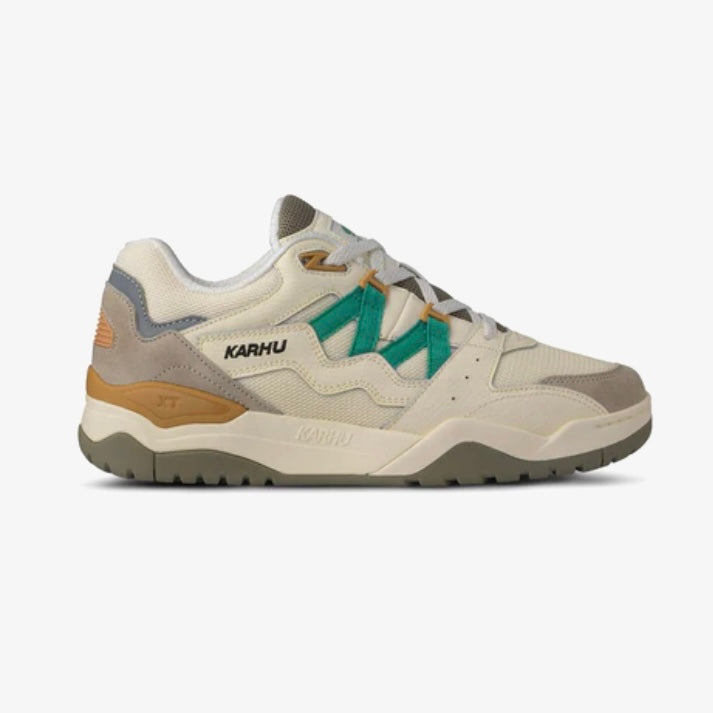 Karhu I Fusion XT sneakers in silver lining and winter green, featuring retro design and modern comfort.