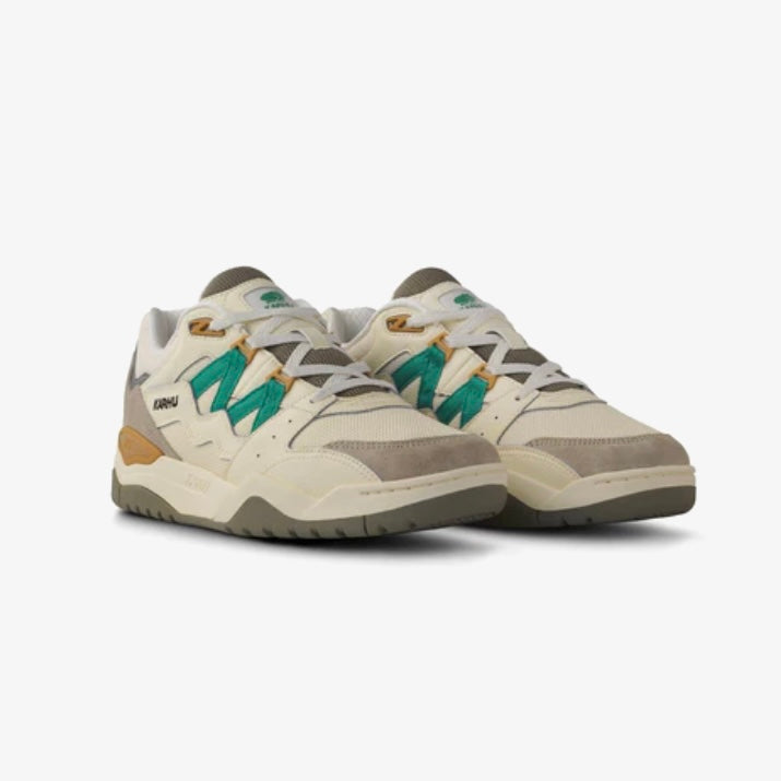 Karhu I Fusion XT sneakers in silver lining and winter green with retro design.