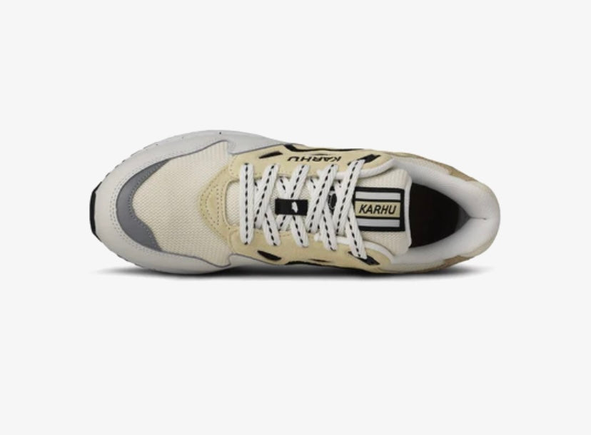 Karhu I Legacy 96 Blanc de blanc/Wood ash